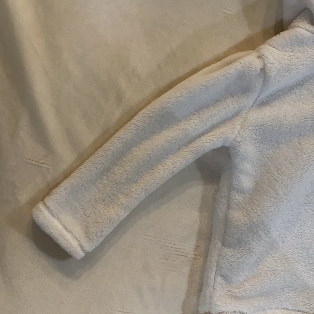 Carter’s soft pullover - Picture 13 of 13
